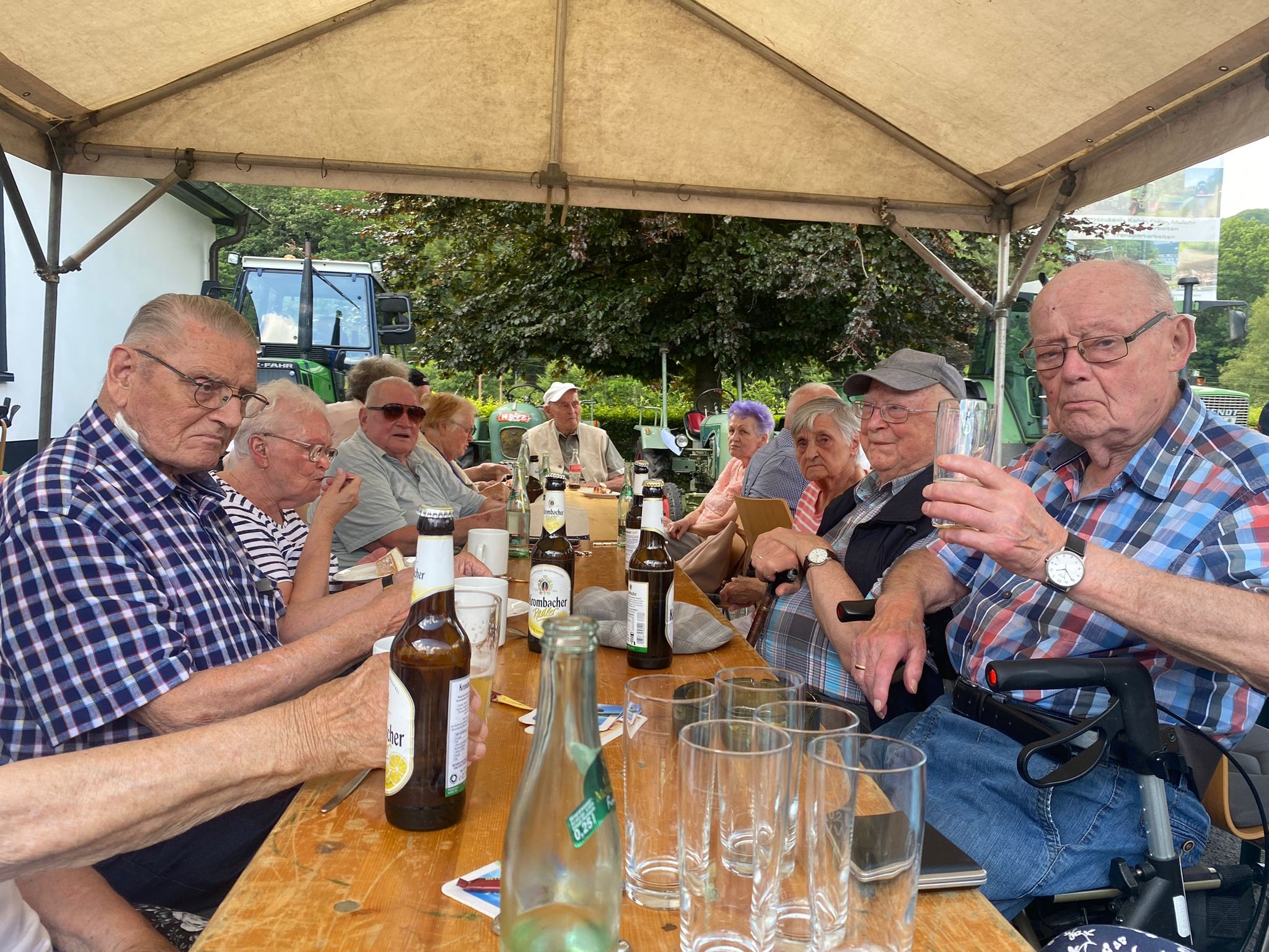 Die Senioren der Bremmschen Stiftung besuchten das Benolper Trecker-Treffen. von privat