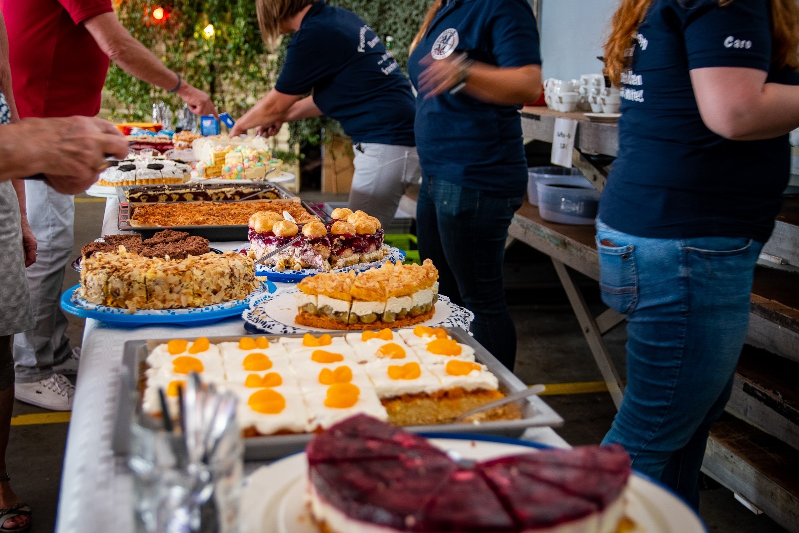 Das Kuchenbuffet lädt zum Schlemmen ein. von privat