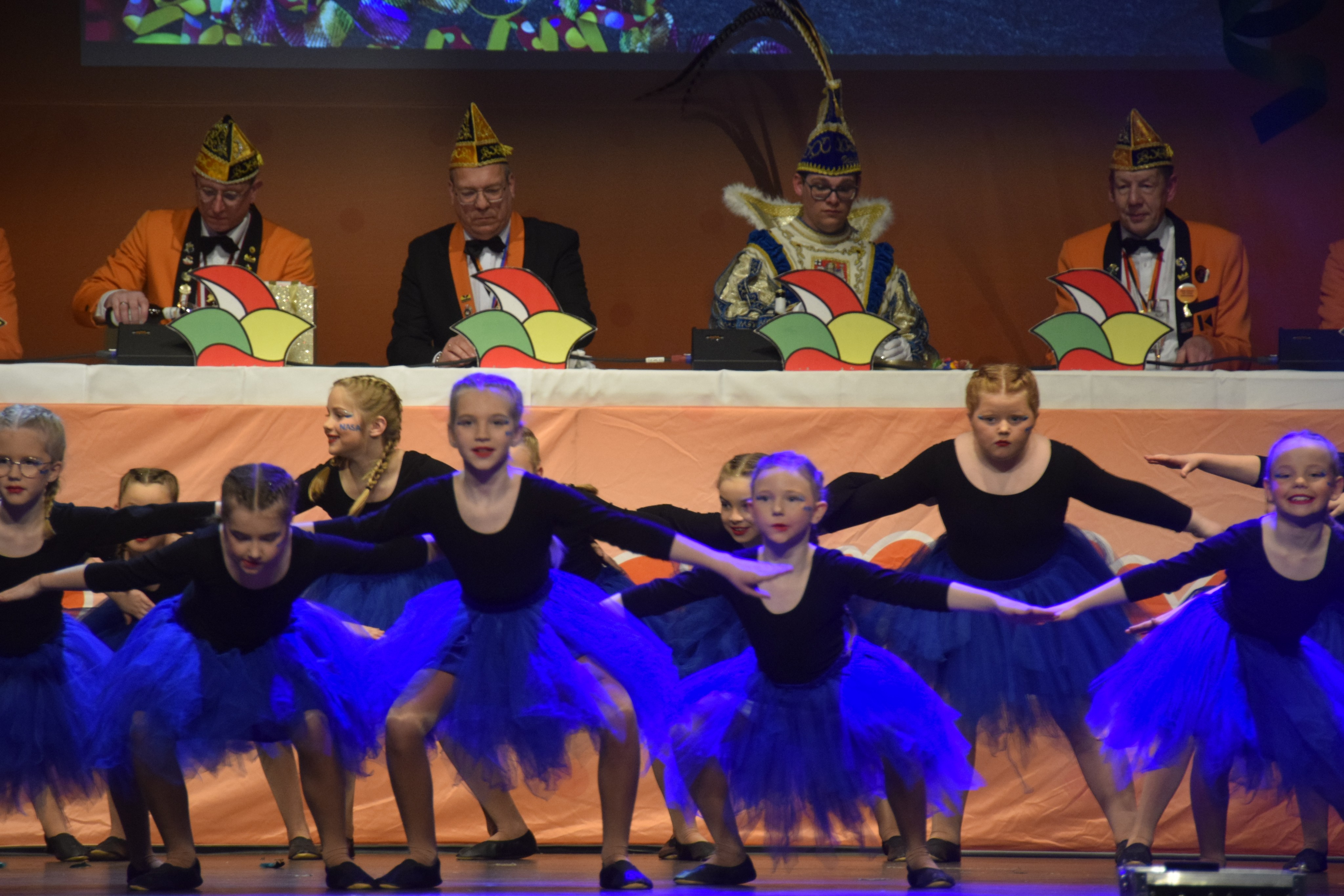 Der Elferrat der Kolpingsfamilie feiert mit vielen Gästen seinen Sitzungsball in der Olper Stadthalle. von Nicole Voss