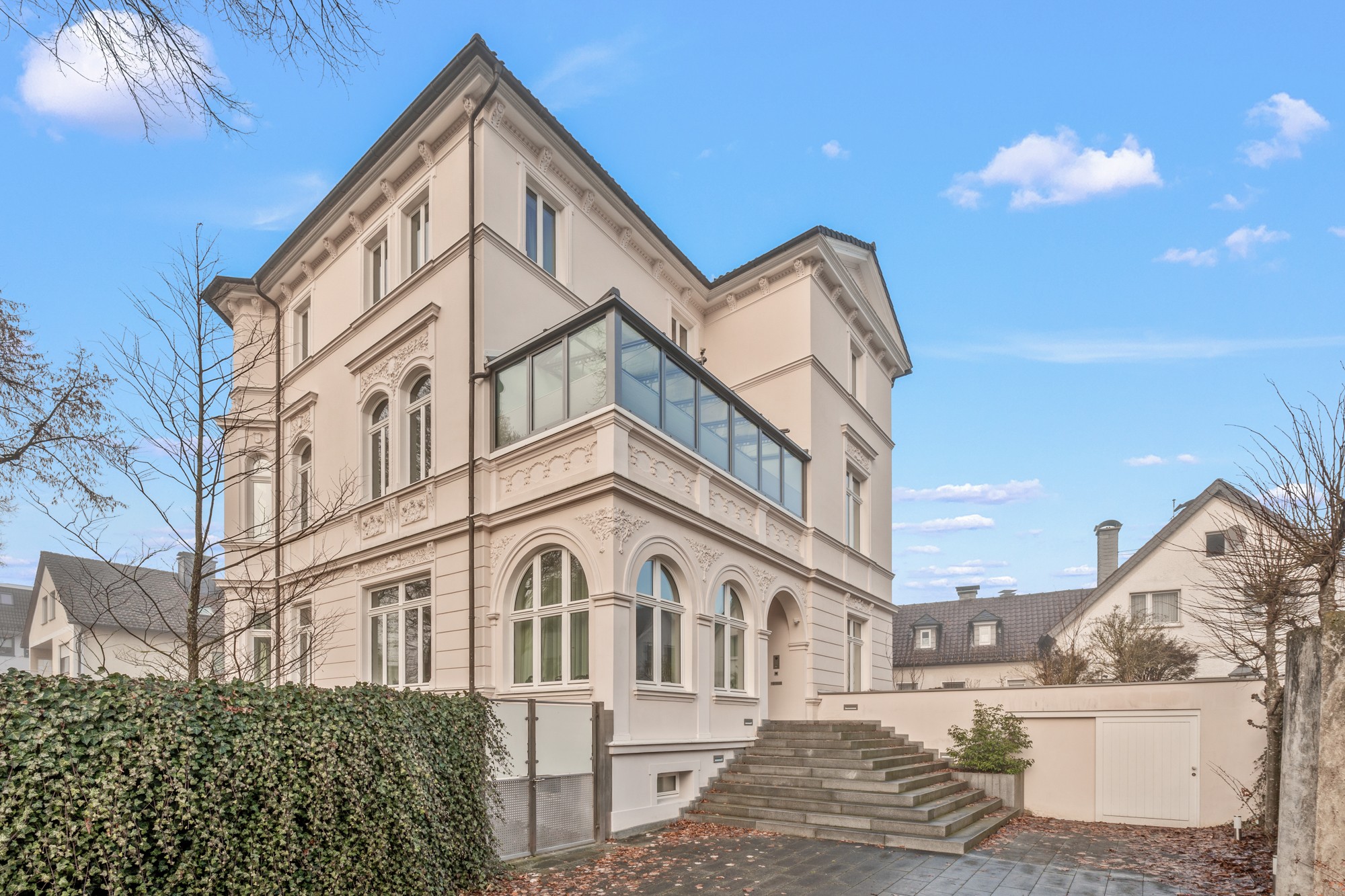 Zwei Jahre war die Stadtvilla am Wall in Attendorn auf dem Markt. Das Das Team von Kominos Immobilien konnte nun den passenden Käufer finden. von Kominos Immobilien