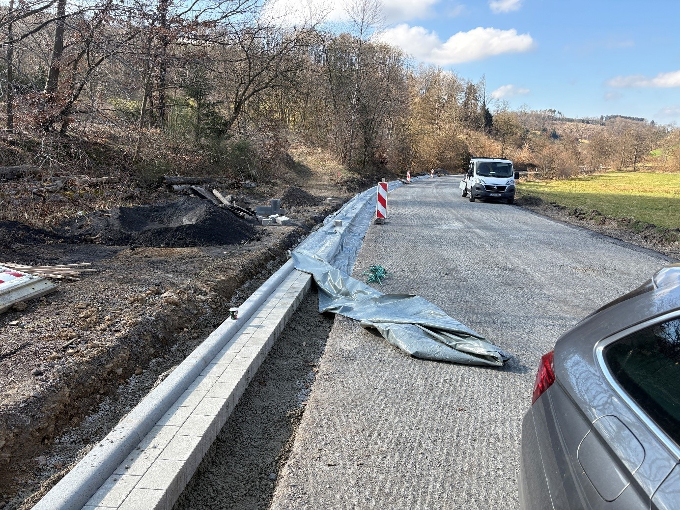 Schneller als ursprünglich erwartet enden die Bauarbeiten an der Kreisstraße 17, die daher am 3. Mai wieder für den Verkehr freigeben werden kann. von Kreis Olpe