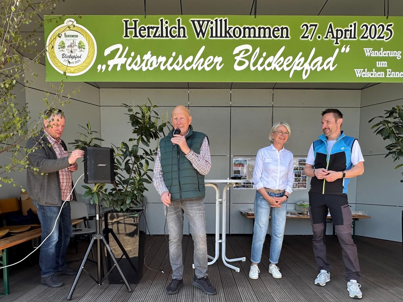 Auch Kirchhhundems Bürgermeister Björn Jarosz (r.) schwärmte von der schönen Strecke. von privat
