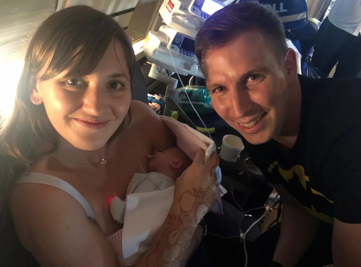 Thomas Willmes und seiner Frau Marta mit Baby Helena. von privat