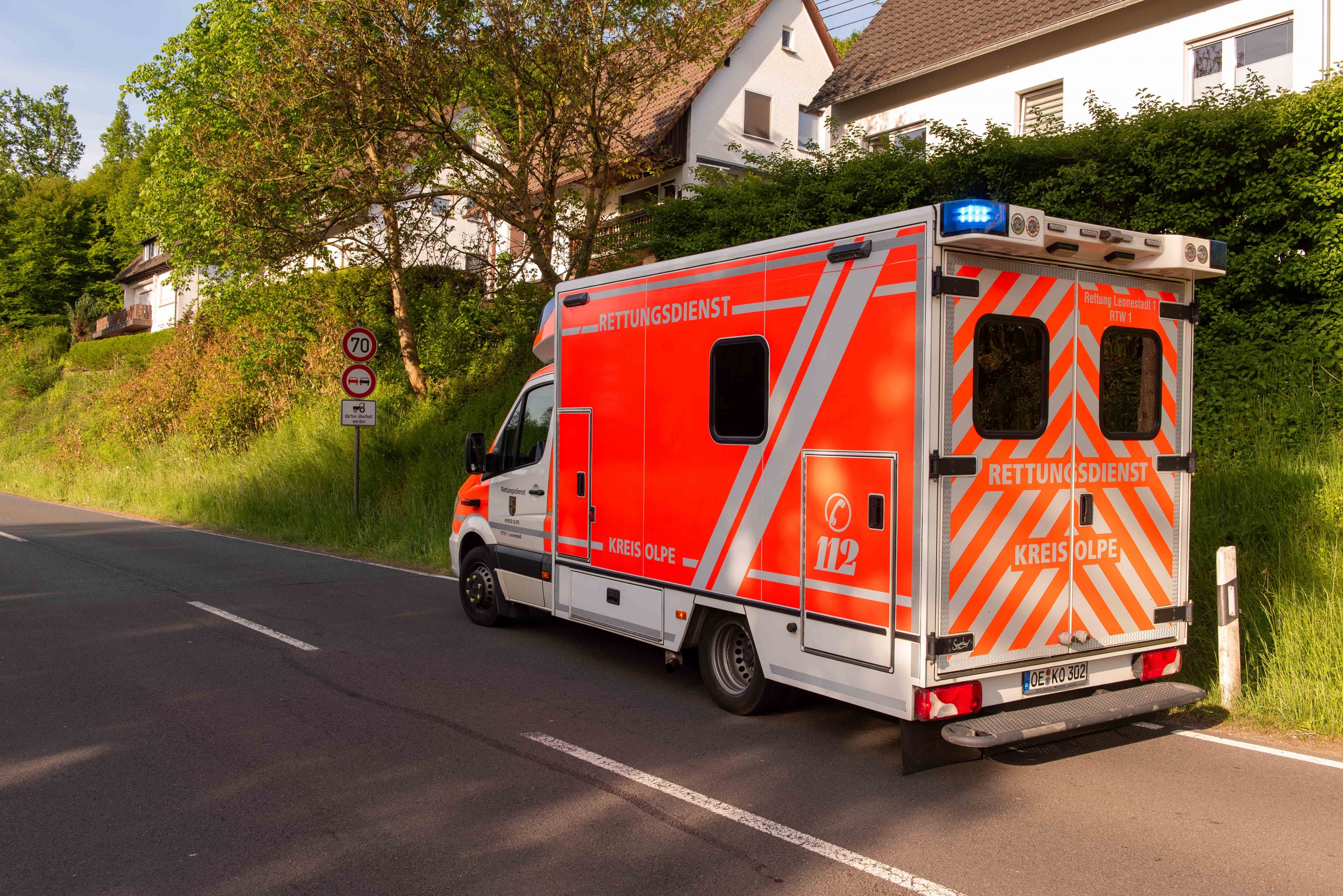 Bei einem Alleinunfall auf der B 517 verletzte sich eine 58-Jährige leicht. von Nils Dinkel