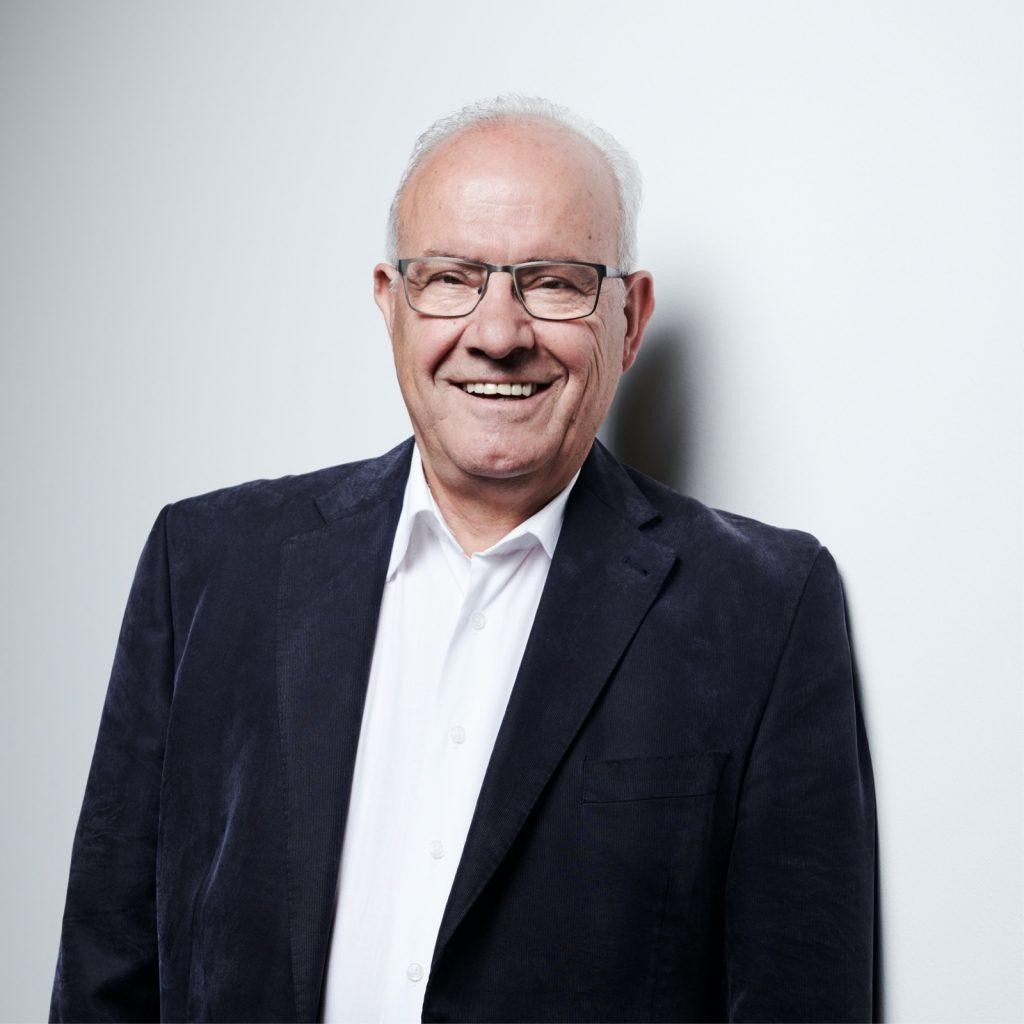 Auch die Verdienste von Cirino Artino werden mit dem Ehrenring der Hansestadt Attendorn gewürdigt. Der gebürtige Italiener ist das erste Ratsmitglied mit Migrationshintergrund. von SPD Attendorn