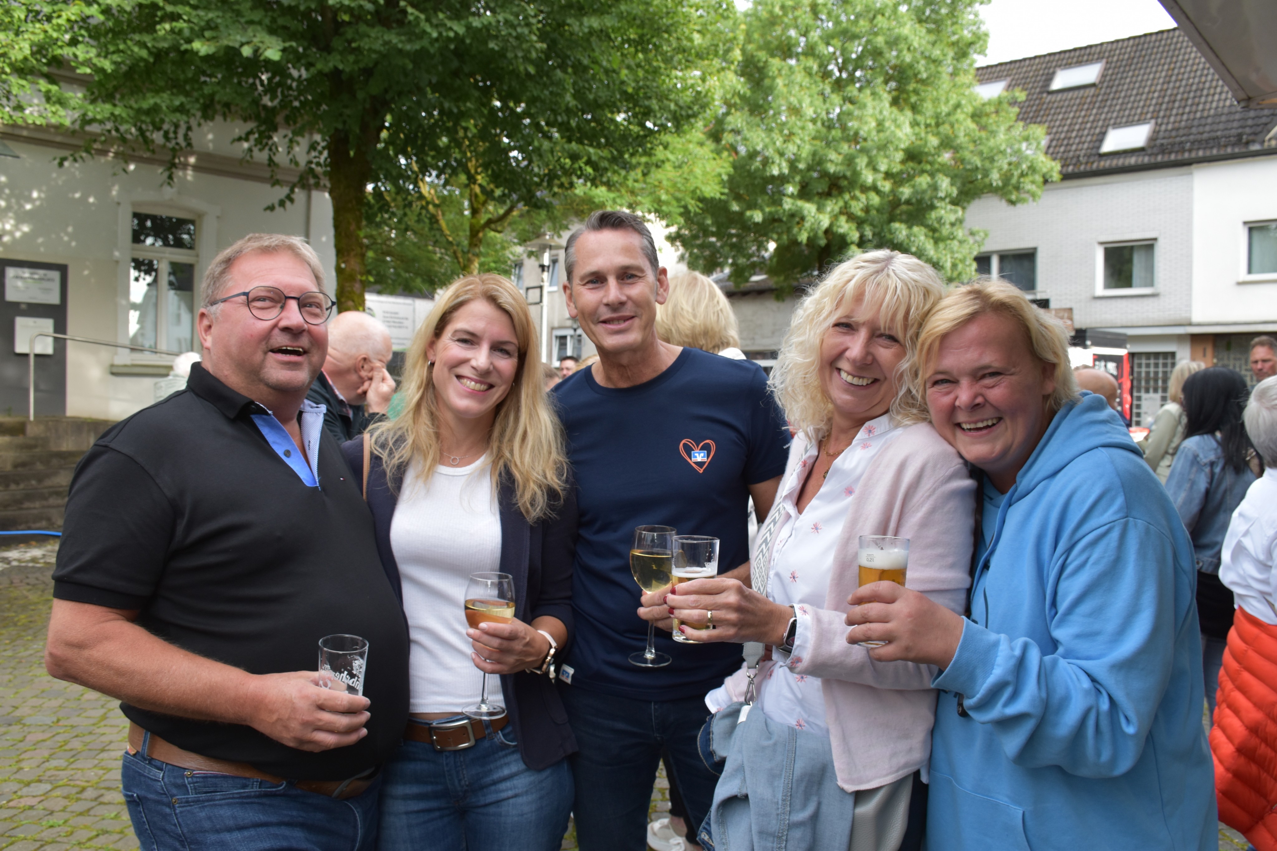 Gute Stimmung garantiert! Man trifft sich gerne beim Wendener Sommerabend, um gemeinsam ausgelassene Stunden zu verbringen. von privat