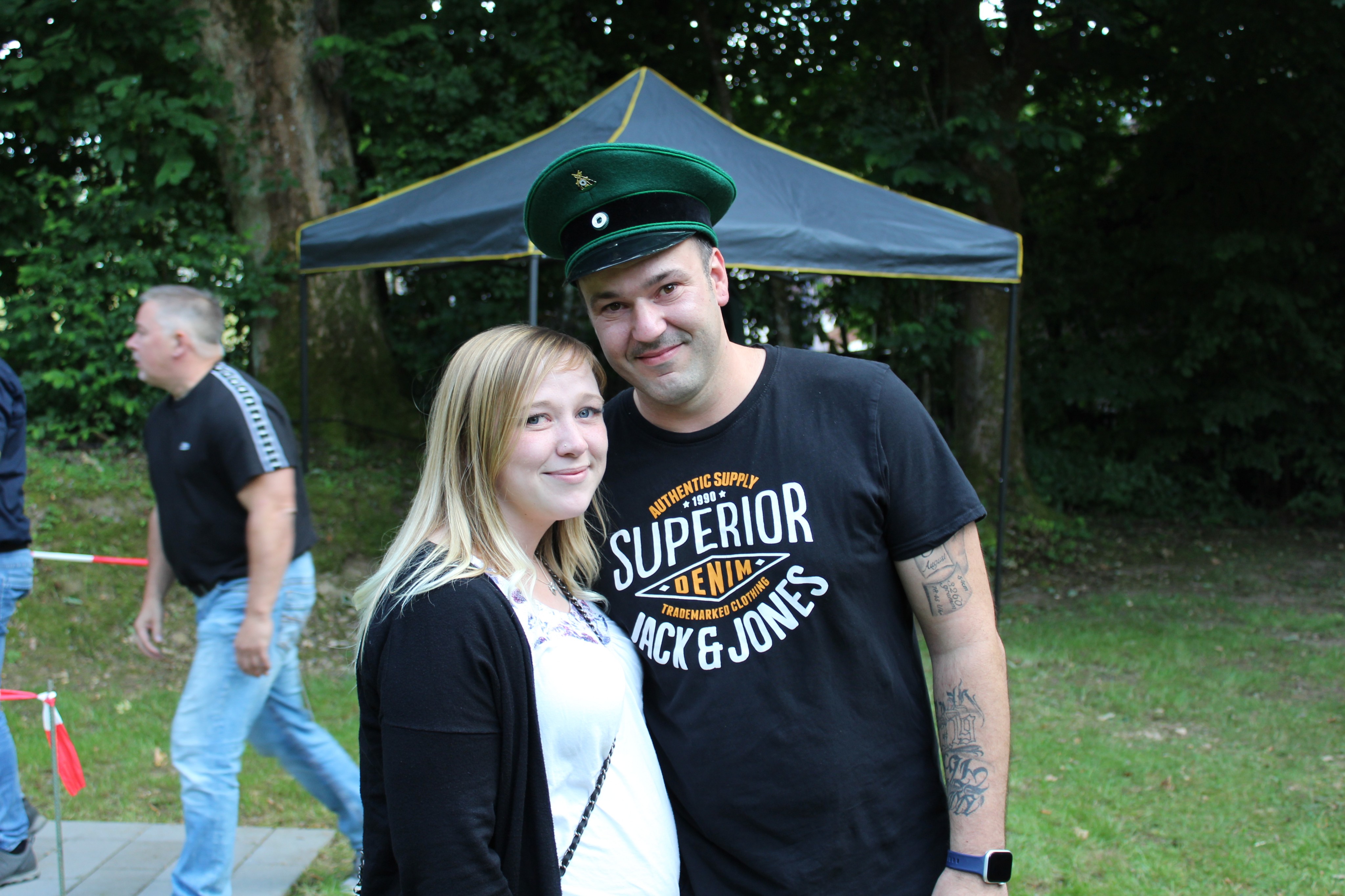 Christofer Colucci und Madleen Krämer sind das neue Königspaar in Welschen Ennest. von Annette Schmelzer