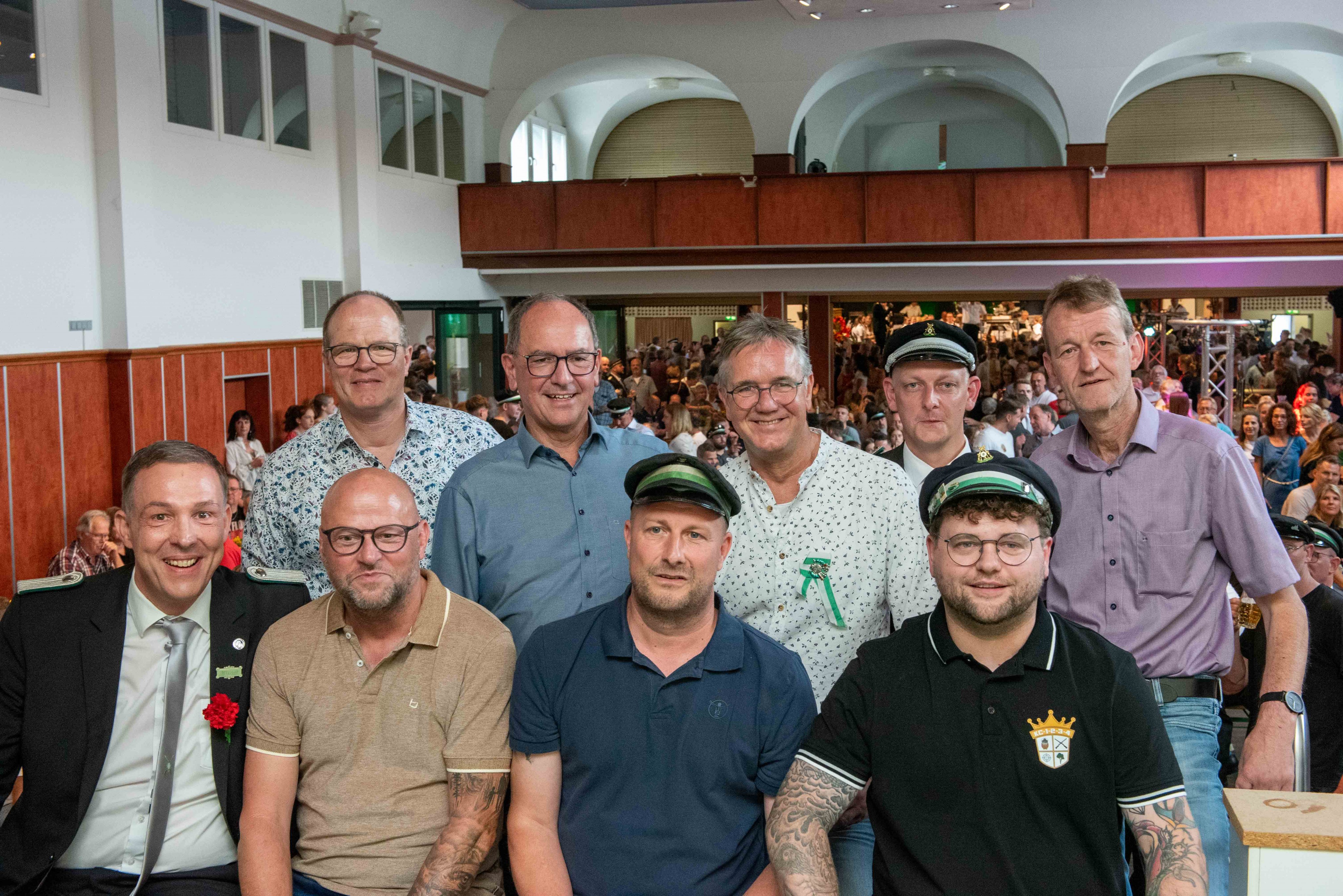 Nachdem der Montagsfestzug gekippt war, gab es mit Marcel Sperzel, Ralph Hesse, Holger Picker, Arthur Kremer, Peter Wittemund, Christoph Ullrich, Ferdinand Schmidt, Philipp Joswiak, Pete Becker und Marcus Gödde eine regelrechte Schar an Mitbewerbern in Altenhundem. von Nils Dinkel