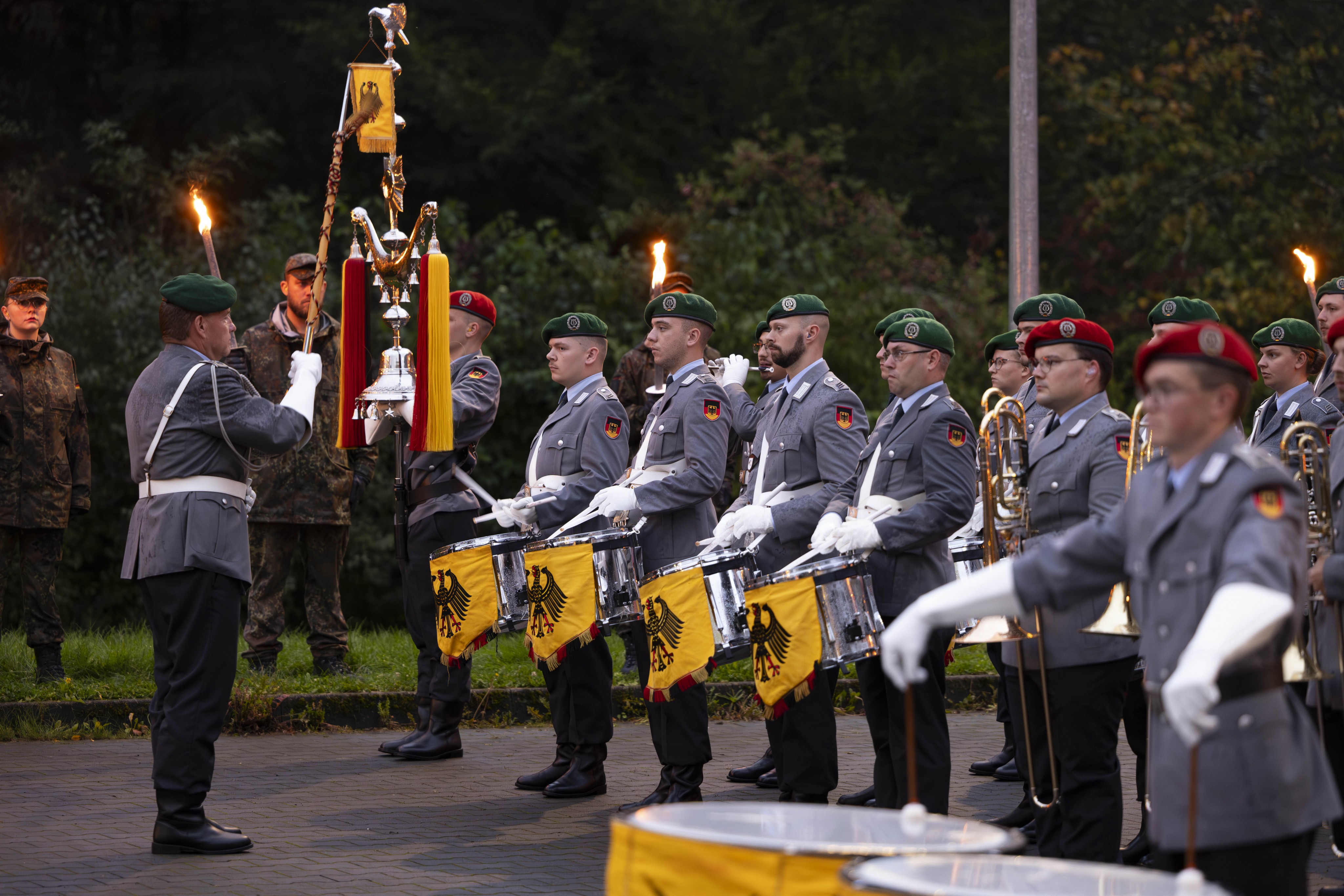 Der Spielmannszug der Bundeswehr aus Siegburg bei einem der Zapfenstreiche. von privat