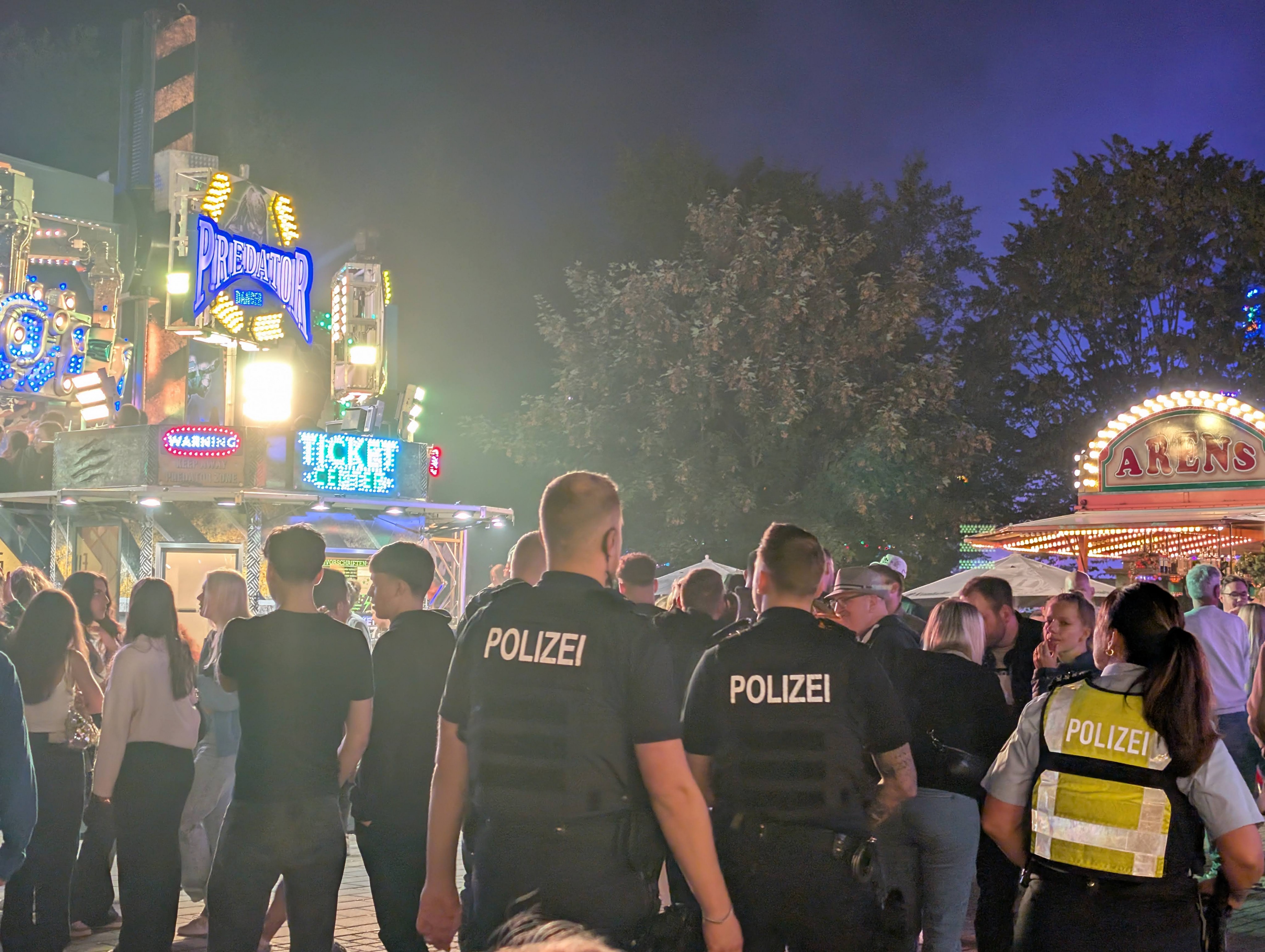 Die Polizei zeigte Präsenz auf der Wendschen Kärmetze. von LokalPlus