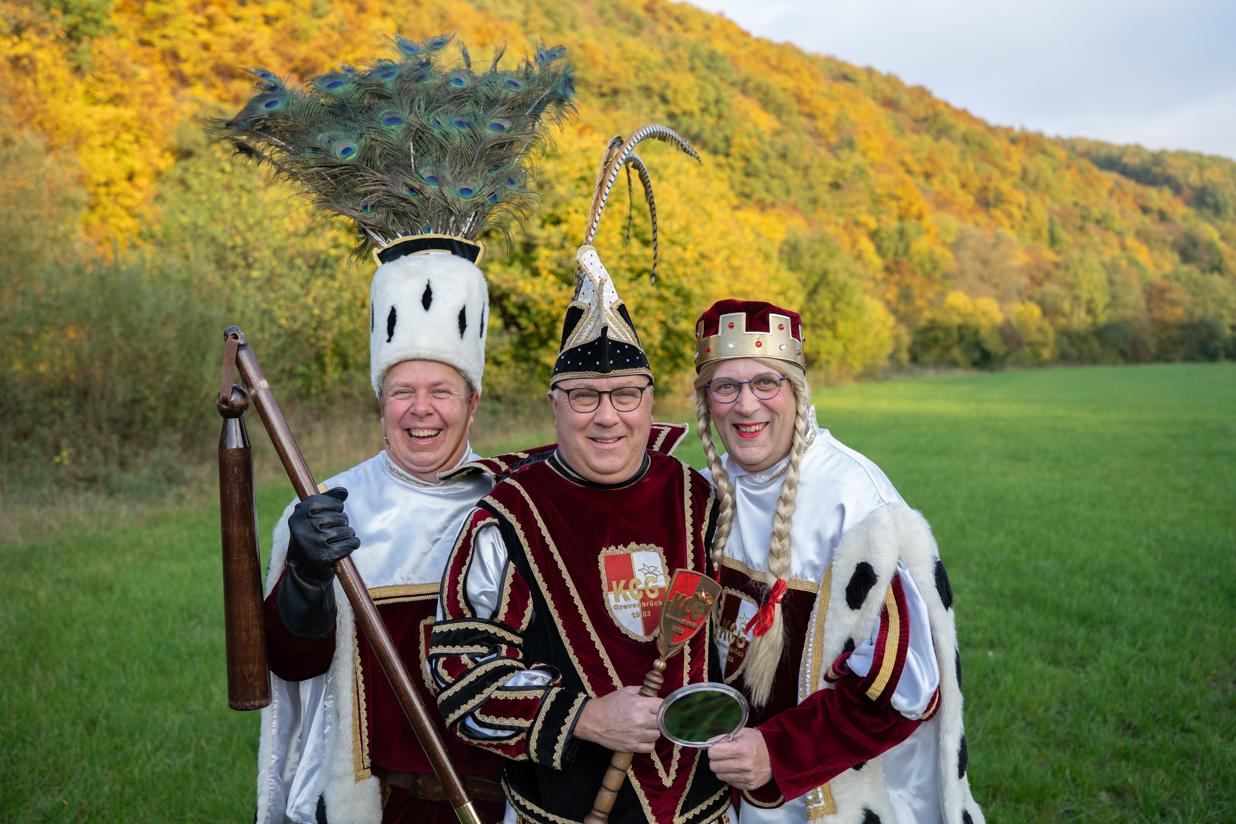 Prinz Christian I. (Allebrodt), Bauer Andreas (Allebrodt) und Jungfrau Martina alias Martin Allebrodt sind das neue Grevenbrücker Dreigestirn. von KC Grevenbrück