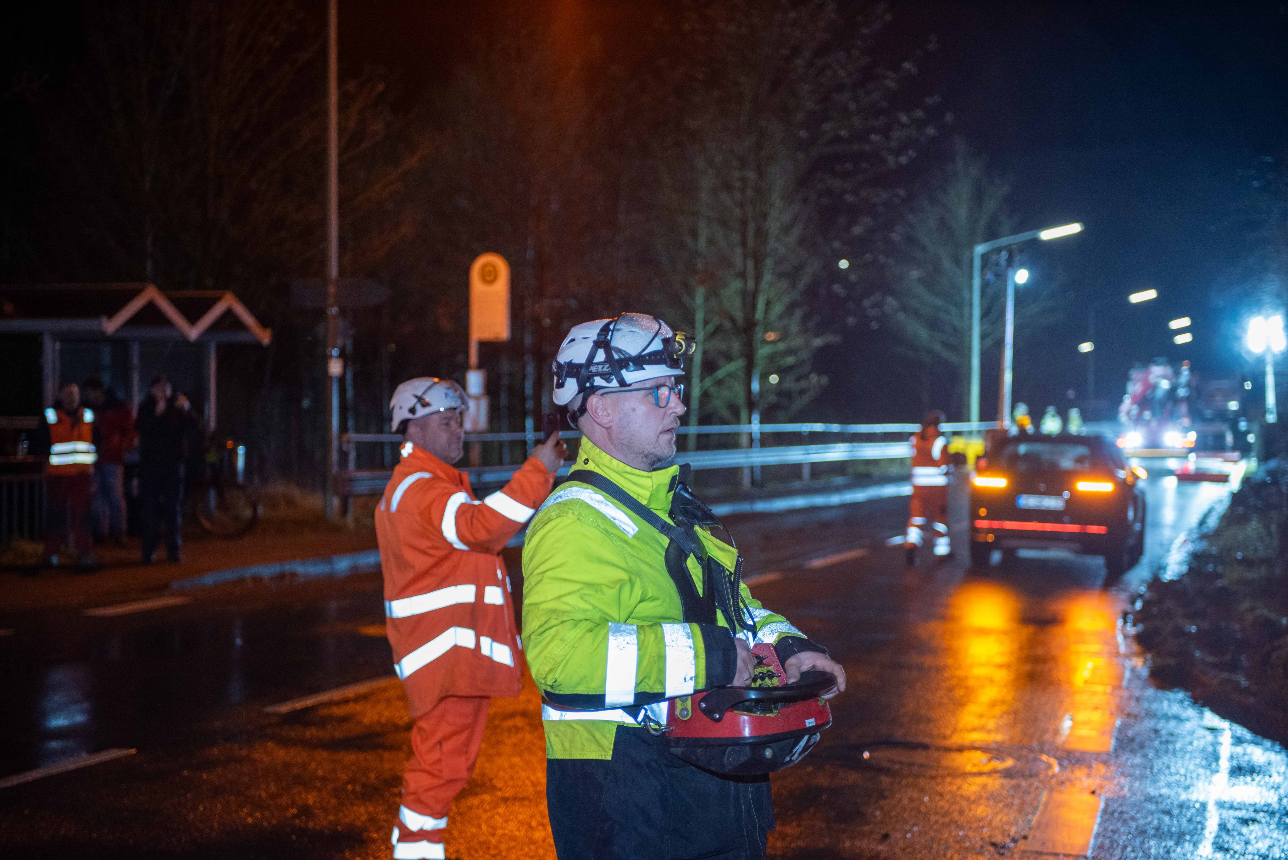 Daniel Sobczynski (Firma Kahl) steuerte den mit mehr als 300 Tonnen bepackten fahrerlosen Schwertransporter. von Nils Dinkel