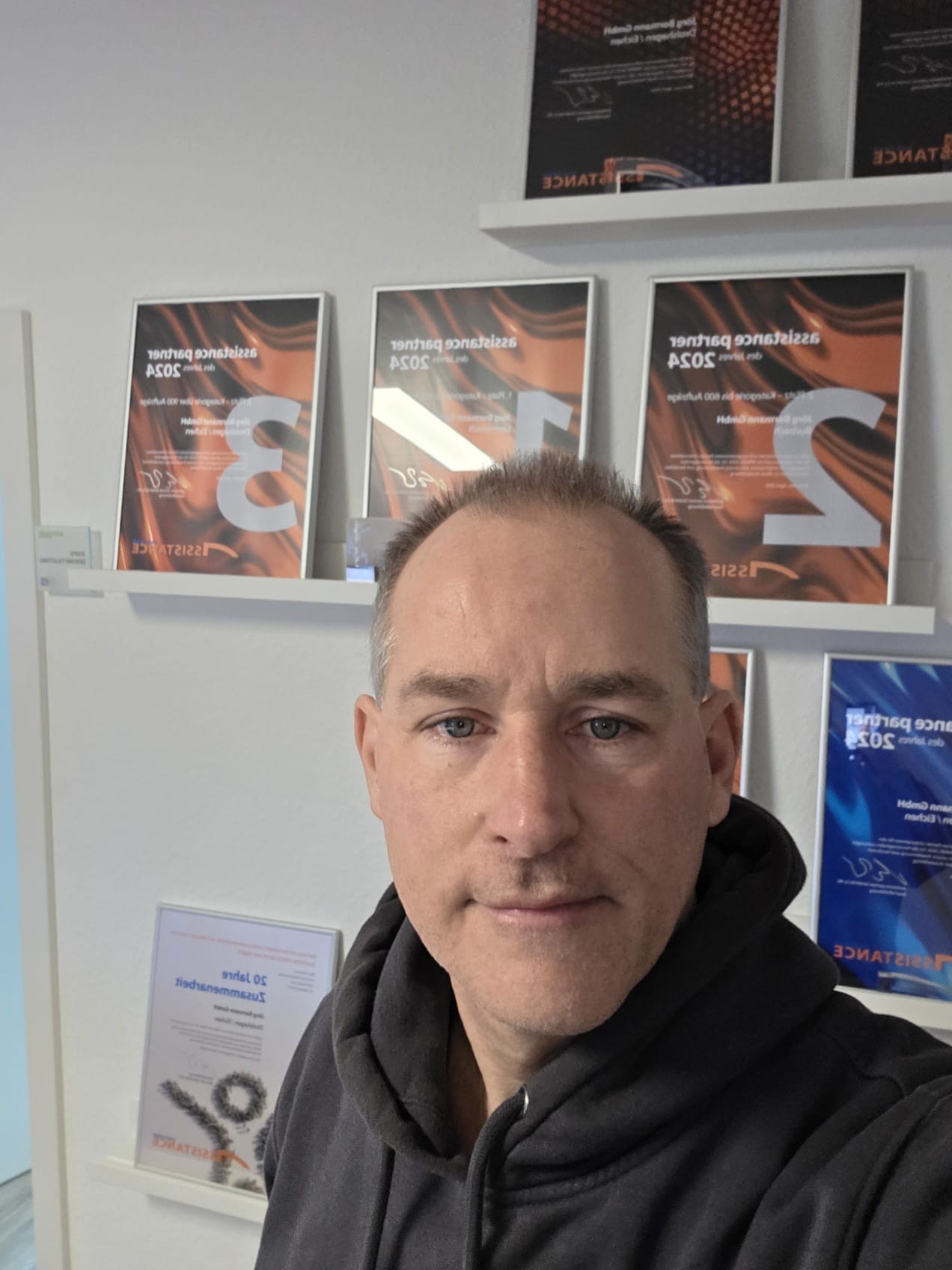 Chef Holger Christ fährt jeden Tag selbst raus, um Menschen zu helfen, die Probleme mit ihren Fahrzeugen haben. von privat