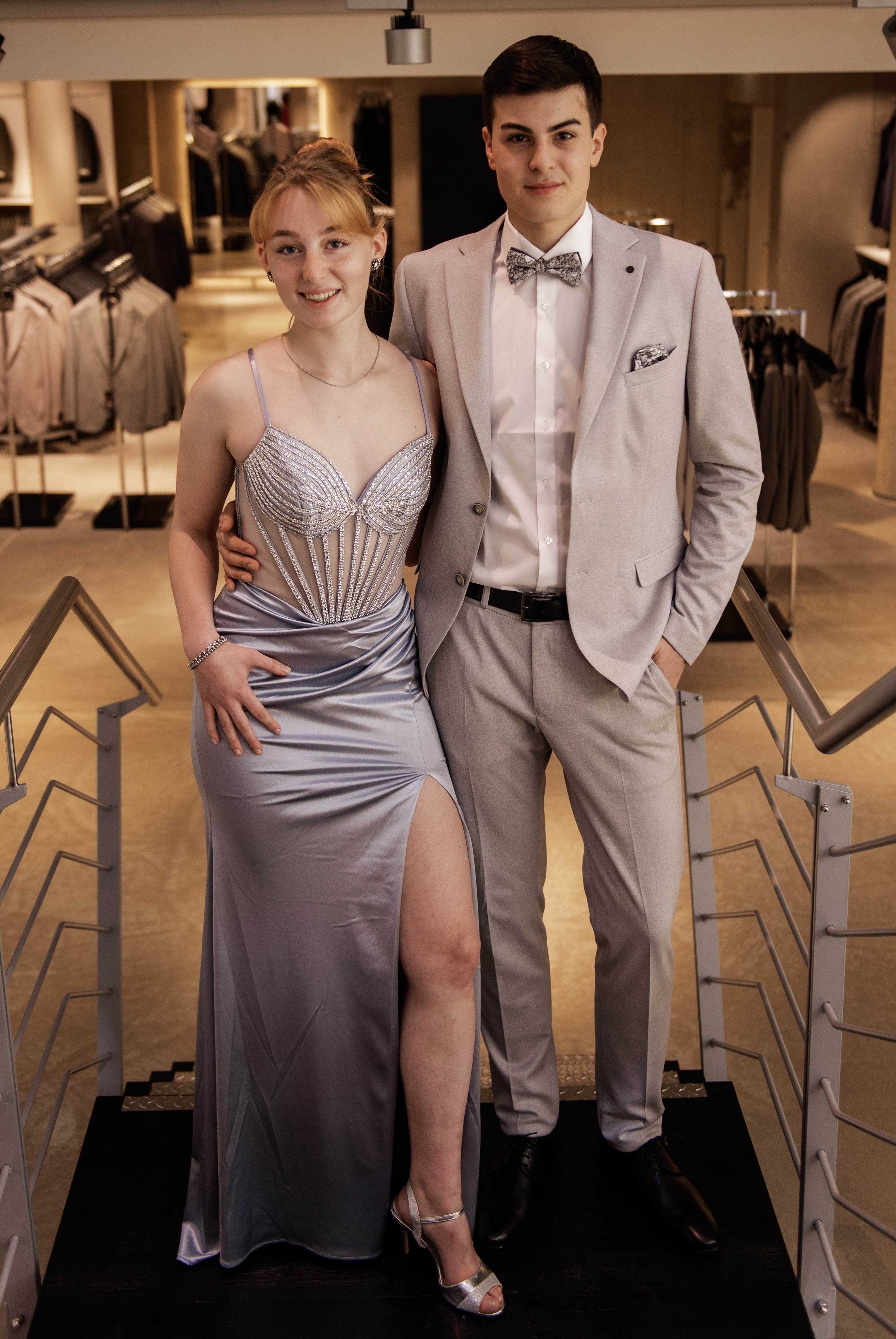Abiball-Aktion 2026: Laetitia Stahl und Luis Vitale vom Bündelungsjahrgang des Städtischen Gymnasiums Olpe, St.-Franziskus-Gymnasiums Olpe und Rivius Gymnasiums Attendorn. von Lorena Klein