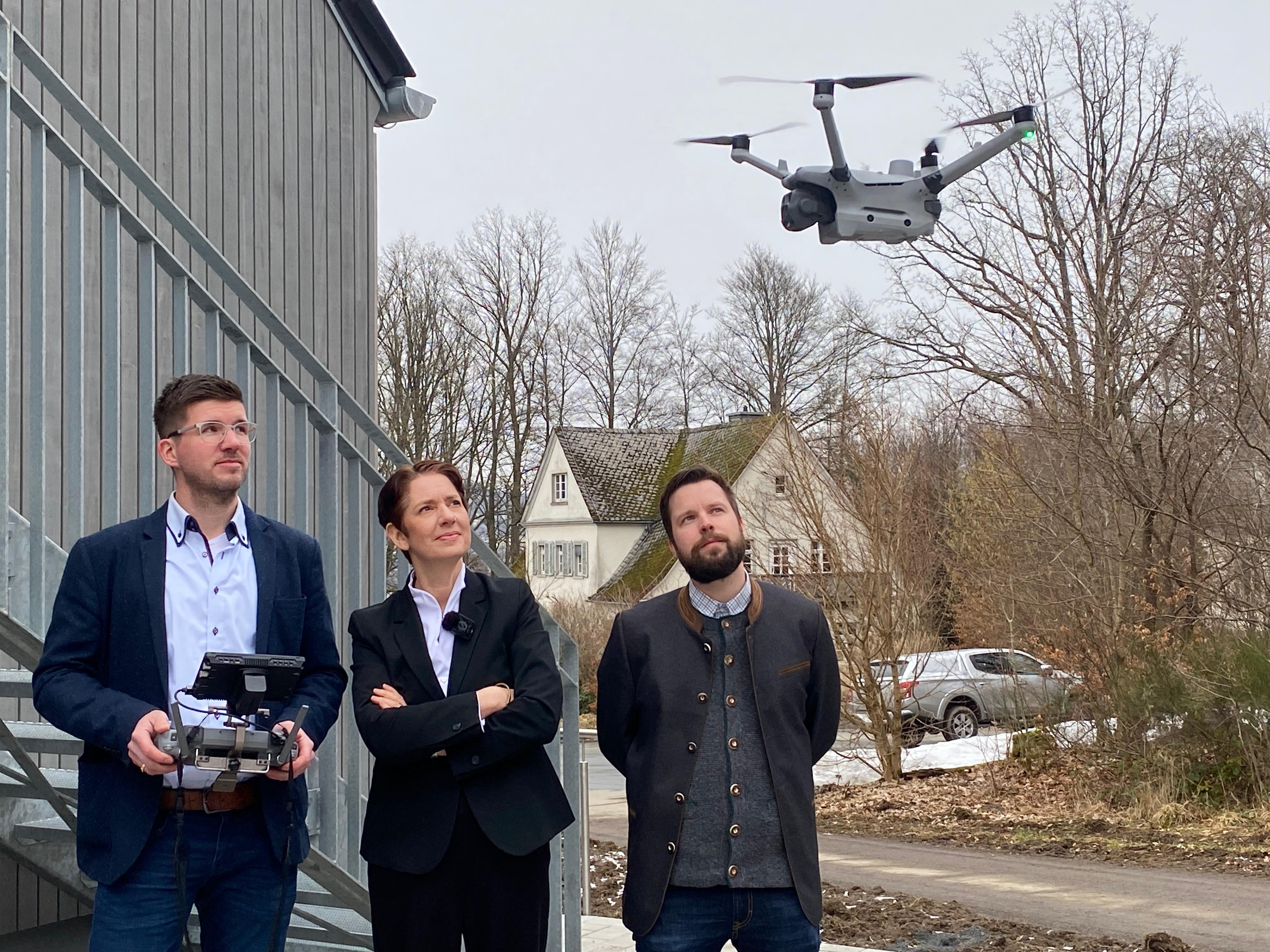 Ministerin Silke Gorißen (Mitte) informierte gemeinsam mit Experten bei einer Pressekonferenz zum aktuellen Stand der ASP-Bekämpfung. von Lorena Klein