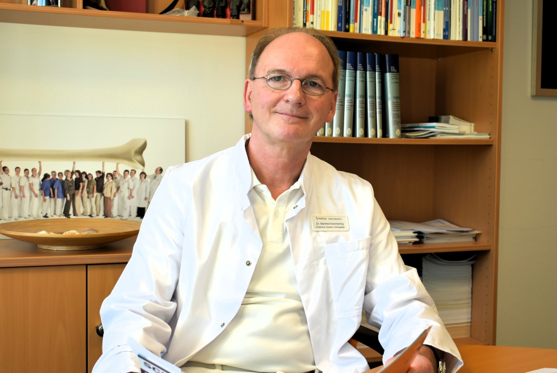 Dr. Manfred Kemmerling, Ärztlicher Direktor der Helios Klinik Attendorn, Chefarzt des Orthopädisch Traumatologischen Zentrums und Leiter des EndoProthetik-Zentrums, hält einen Vortrag zum Thema „Rheuma und Sport“. von Helios Klinik Attendorn