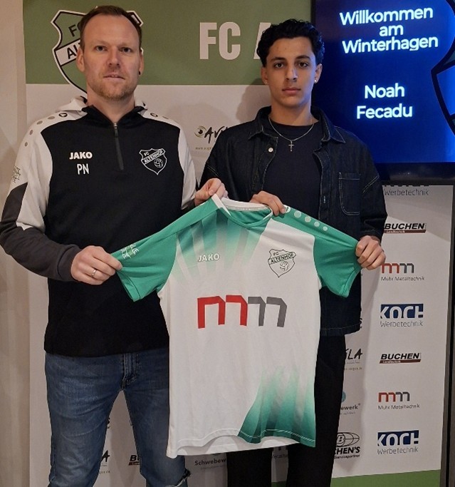 Der Sportliche Leiter Patrick Nies mit Noah Fecadu. von privat