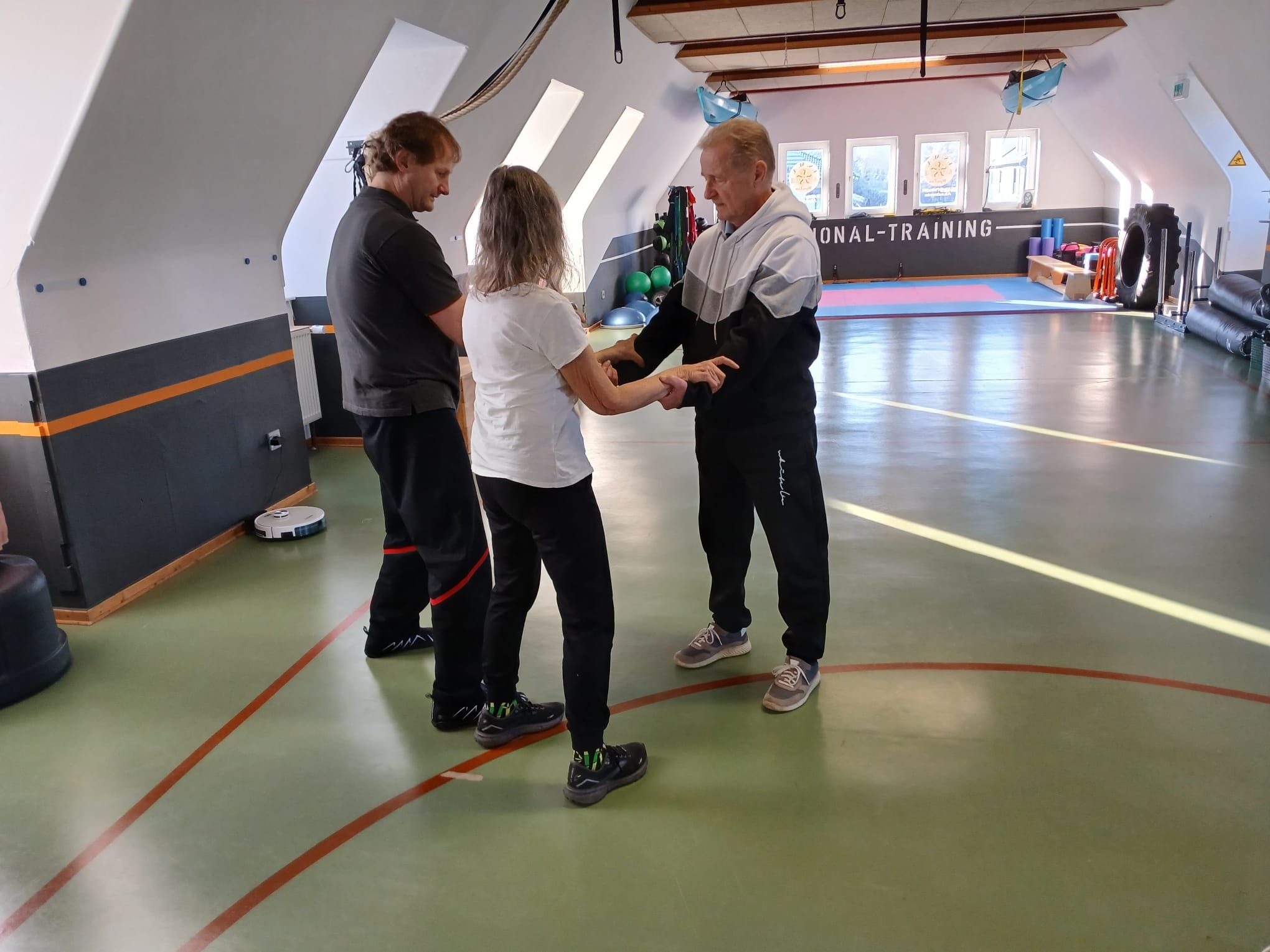 Sifu Dirk Schneider bietet in seiner Kampfkunst- und Sportakademie Kirchhundem (KSA) ein ganzheitliches Kursprogramm für Kinder und Erwachsene an. von privat