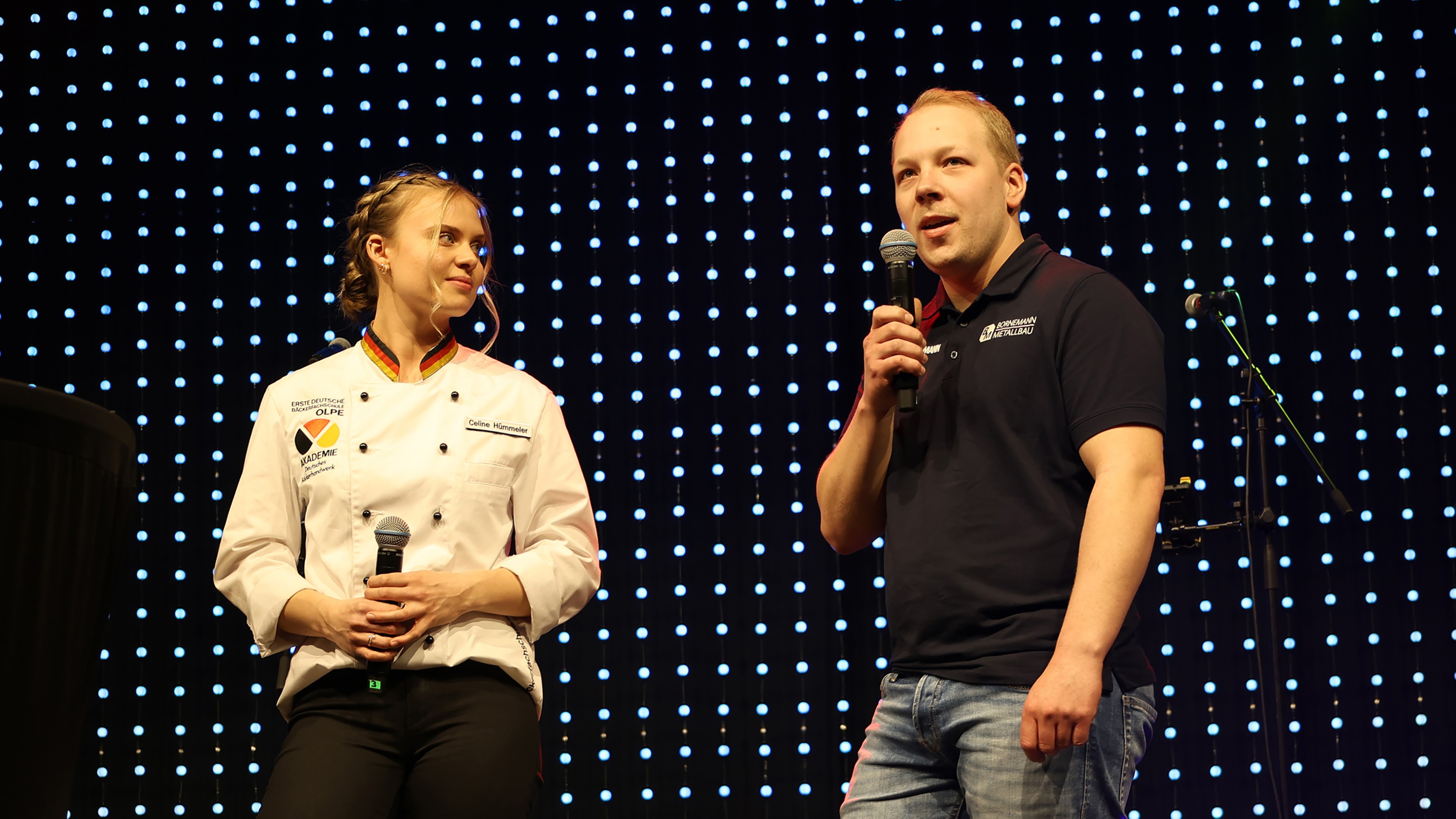 Bäckermeisterin Celine Hümmeler und Metallbauermeister Daniel Bornemann zeigten, wie sie sich nach ihrem Meister erfolgreich selbstständig gemacht haben. von HWK Südwestfalen