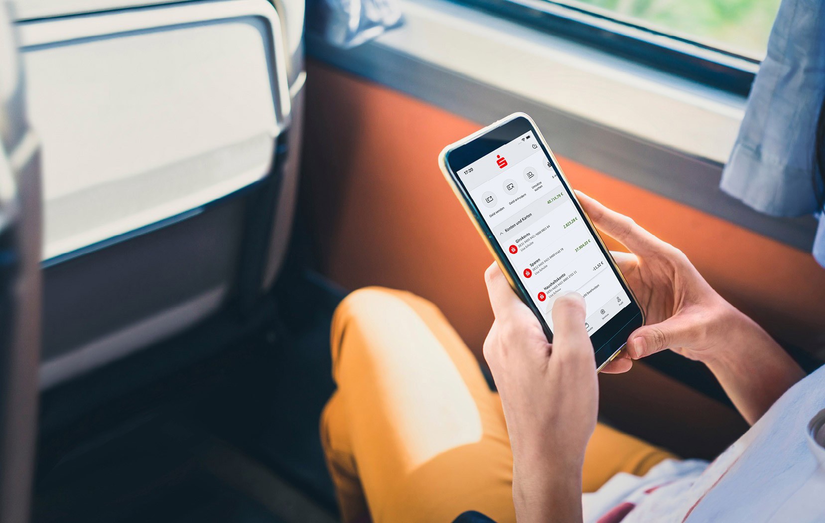 Ausgezeichnetes Banking von überall mit der erneut ausgezeichneten App „Sparkasse“. von Sparkasse