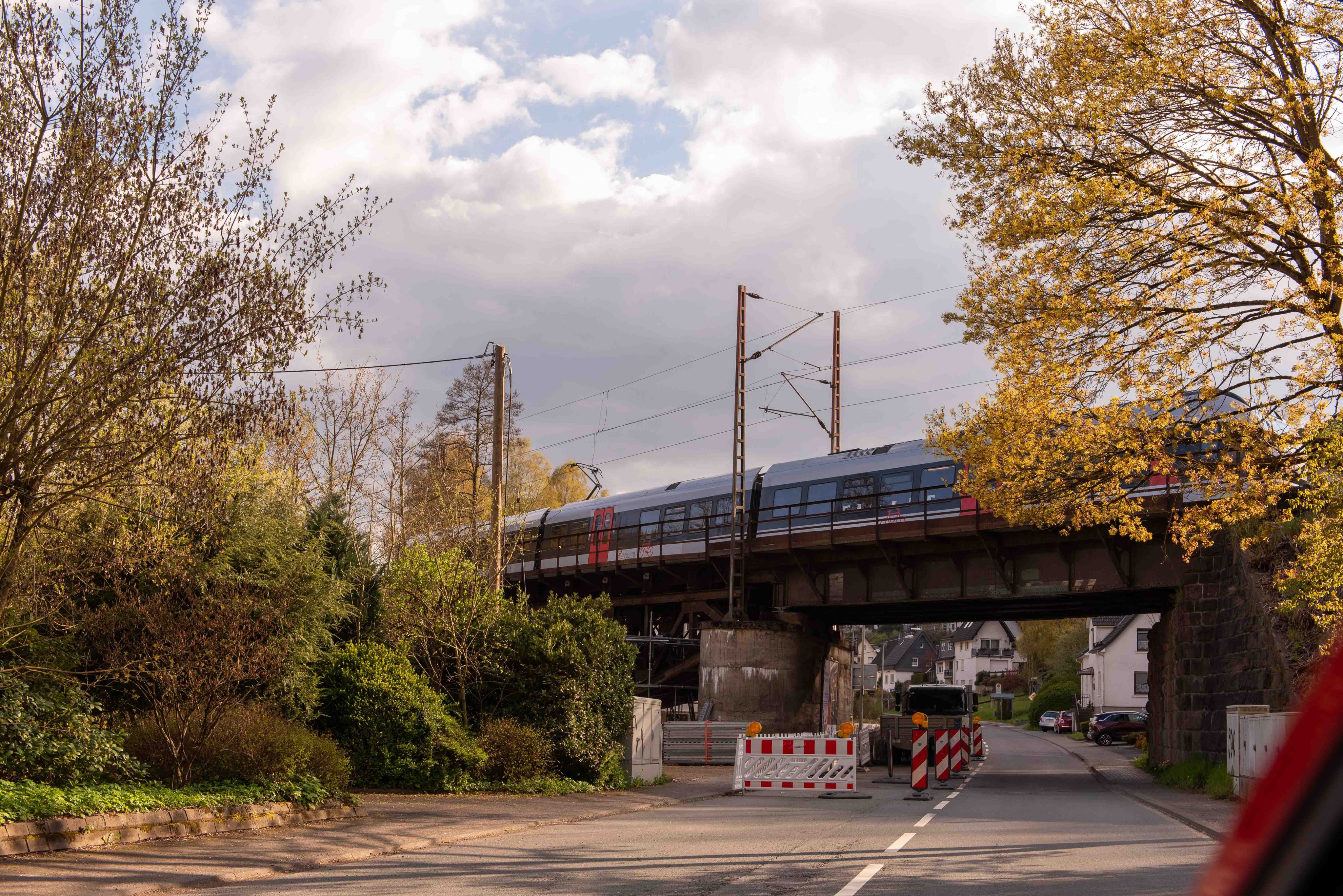 Bauarbeiten der Deutschen Bahn in Kirchhundem: Der Intercity kann hier nicht mehr fahren. von Nils Dinkel