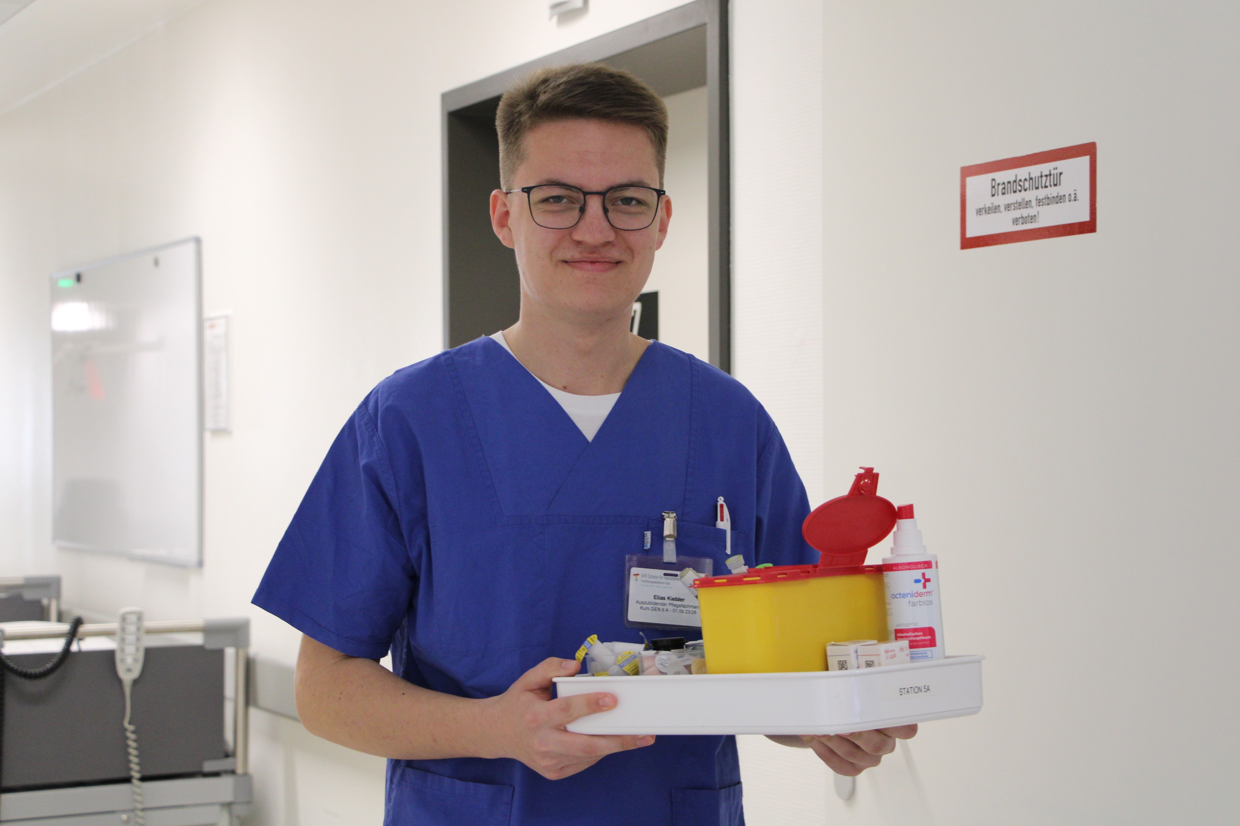 Elias Kiebler macht bei den GFO Kliniken Südwestfalen eine Ausbildung zum Pflegefachmann. von Lorena Klein