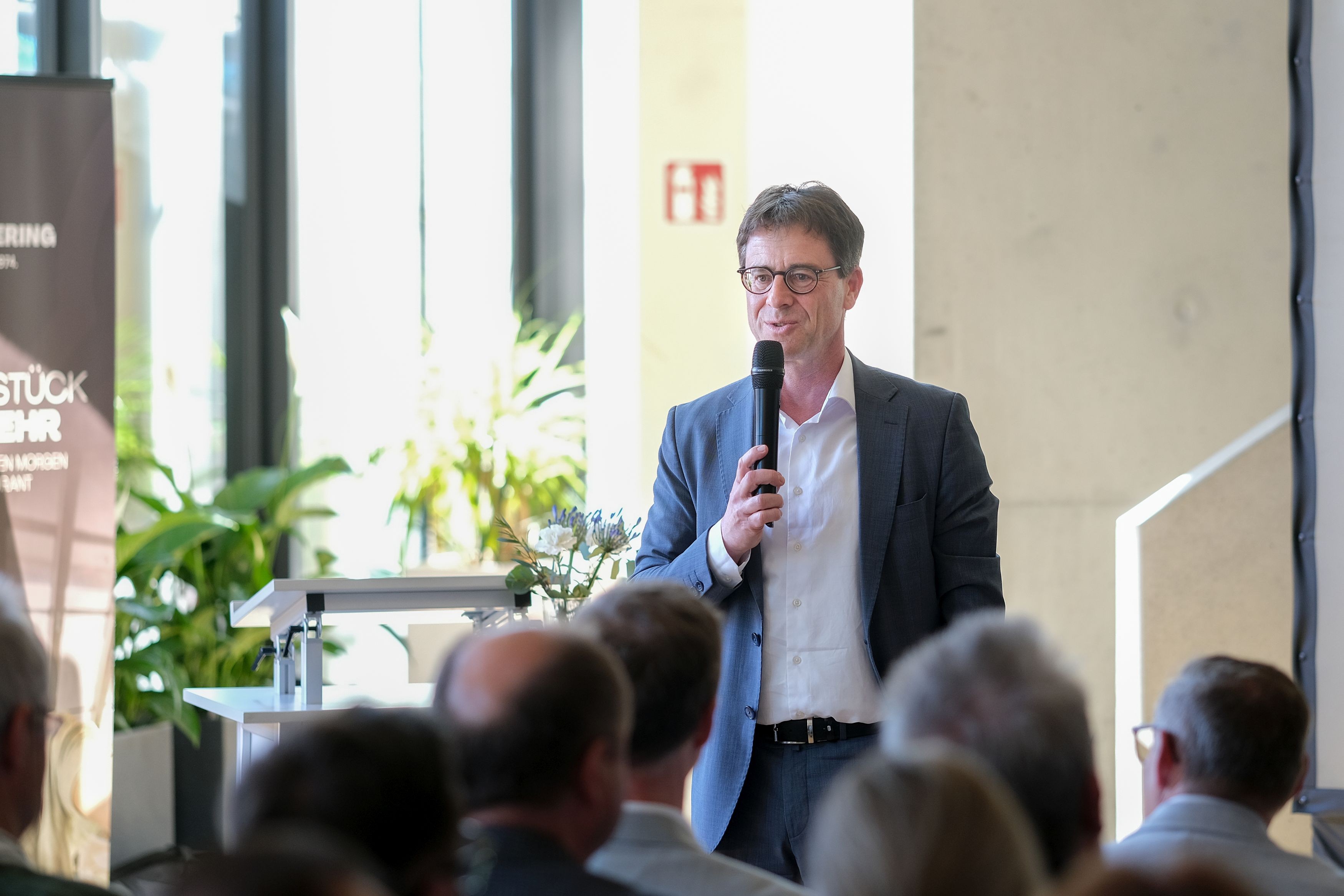 IHK-Hauptgeschäftsführer Dr. Thilo Pahl führte durch das Wirtschaftsgespräch. von IHK