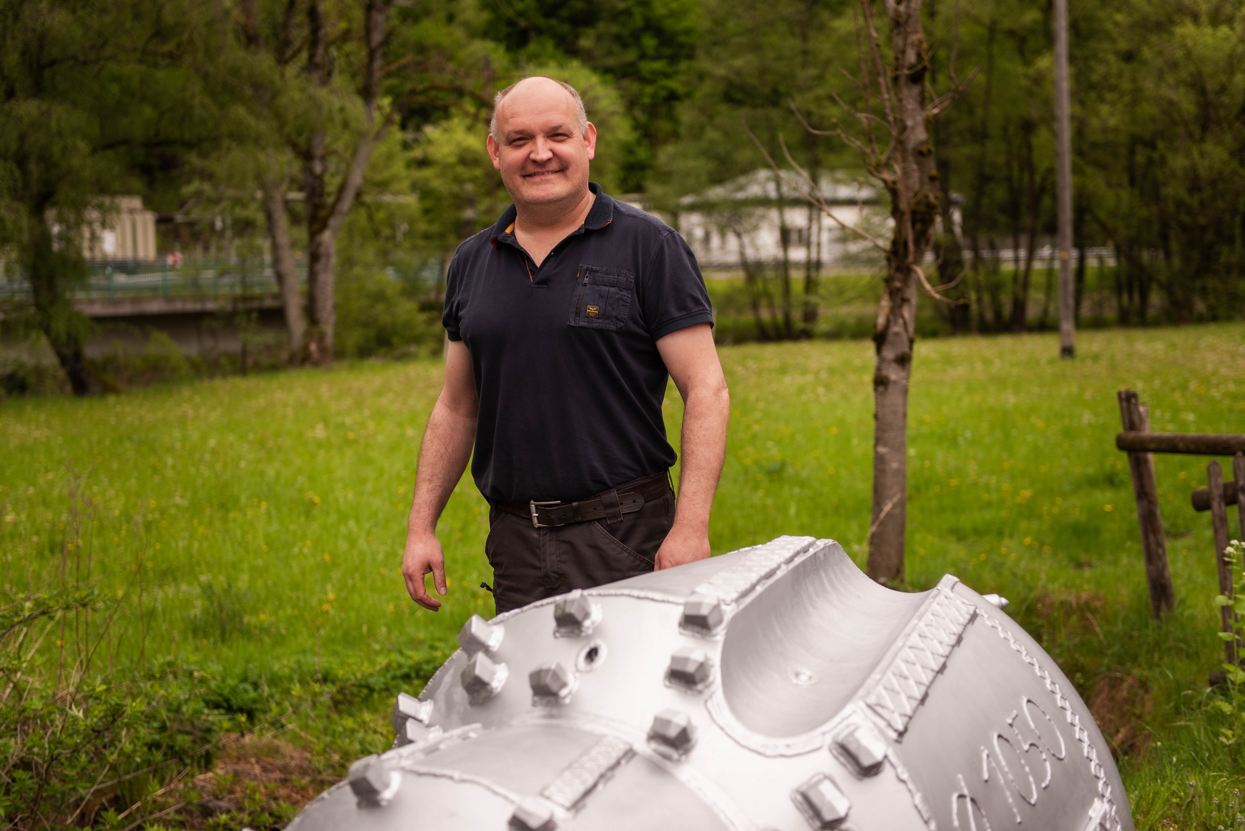 Mario Rinke hat einen Spezialbohrer mit einem Durchmesser von 1,05 Metern produziert. von Nils Dinkel