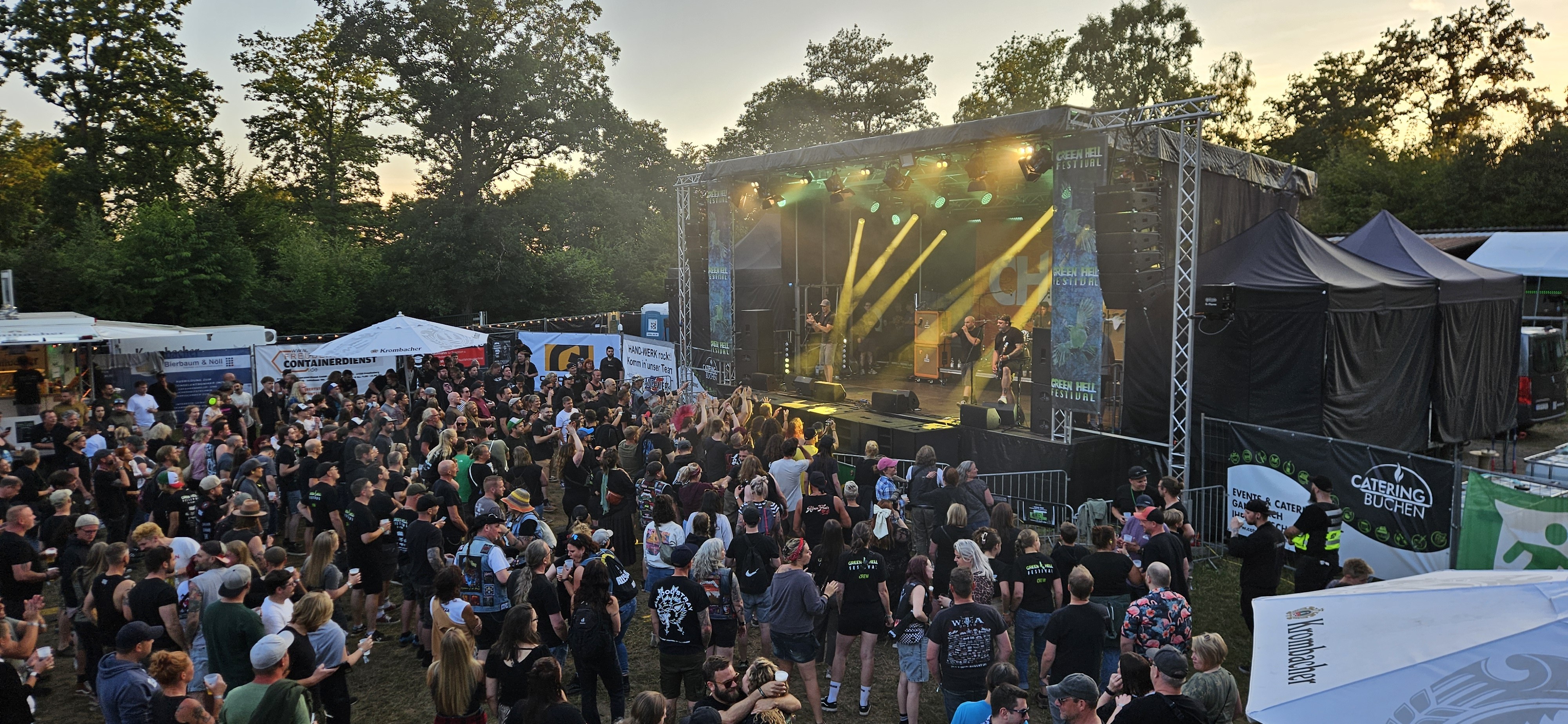 Volles Haus beim Green Hell Festival. von VFBMK e.V