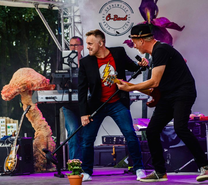 Die „Ö-Band“, eine angesagte Herbert Grönemeyer-Tribute-Band, spielt am 15. August am Schloss Bamenohl. von privat