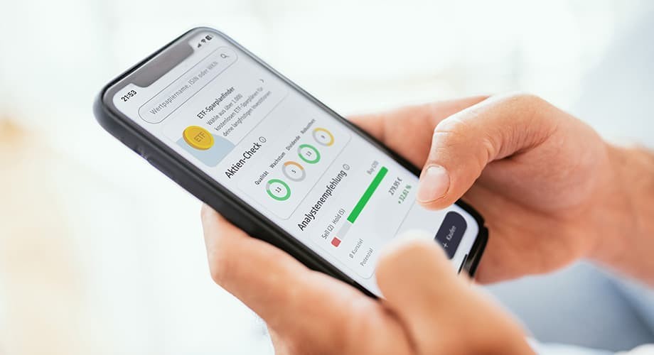 Im Tandem: Der neue S-Broker, der in die schon mehrfach ausgezeichnete Banking-App „Sparkasse“ integriert ist und einfaches Trading ermöglicht. von Sparkasse