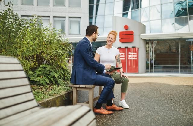 Jederzeit können Anlegerinnen und Anleger die persönliche und individuelle Beratung in Anspruch nehmen. von Sparkasse
