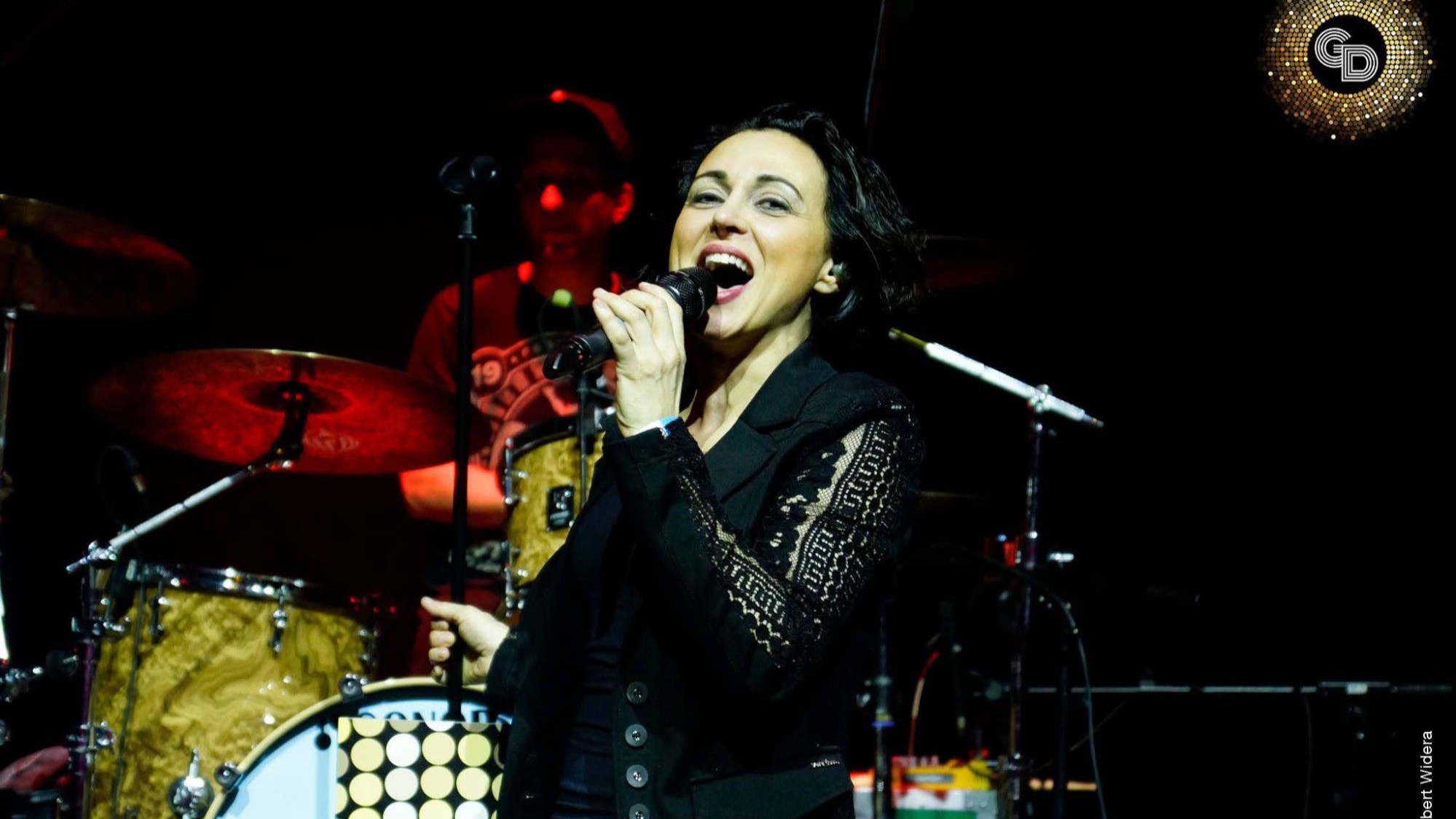 Leadsängerin Sylvia Gonzalez Bolivar von den Groove Delighters von www.bolivar-music.de/GROOVE_Delighters