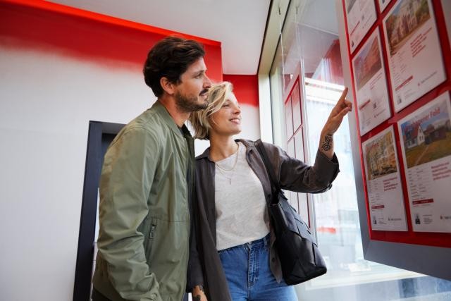 Wer eine Immobilie sucht, kann auch den Service der Sparkasse Olpe-Drolshagen-Wenden nutzen, um frühzeitig über neue, passende Immobilien vor Veröffentlichung informiert zu werden. von Sparkasse