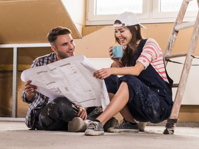 Die Bauzeichnung zu lesen ist das eine. Die Finanzierbarkeit des Bau- oder Modernisierungsvorhabens selbst mit dem „Cockpit Immobilie“ und digitalen Rechnern zu checken das andere. von Sparkasse