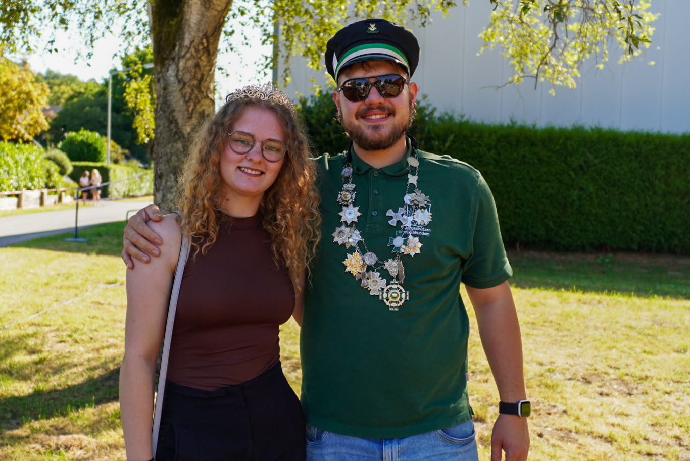 Das neue Jungschützenkönigspaar in Kirchhundem 2026: Jason Schenk und Emily Biedermann. von Elias Giedigkeit