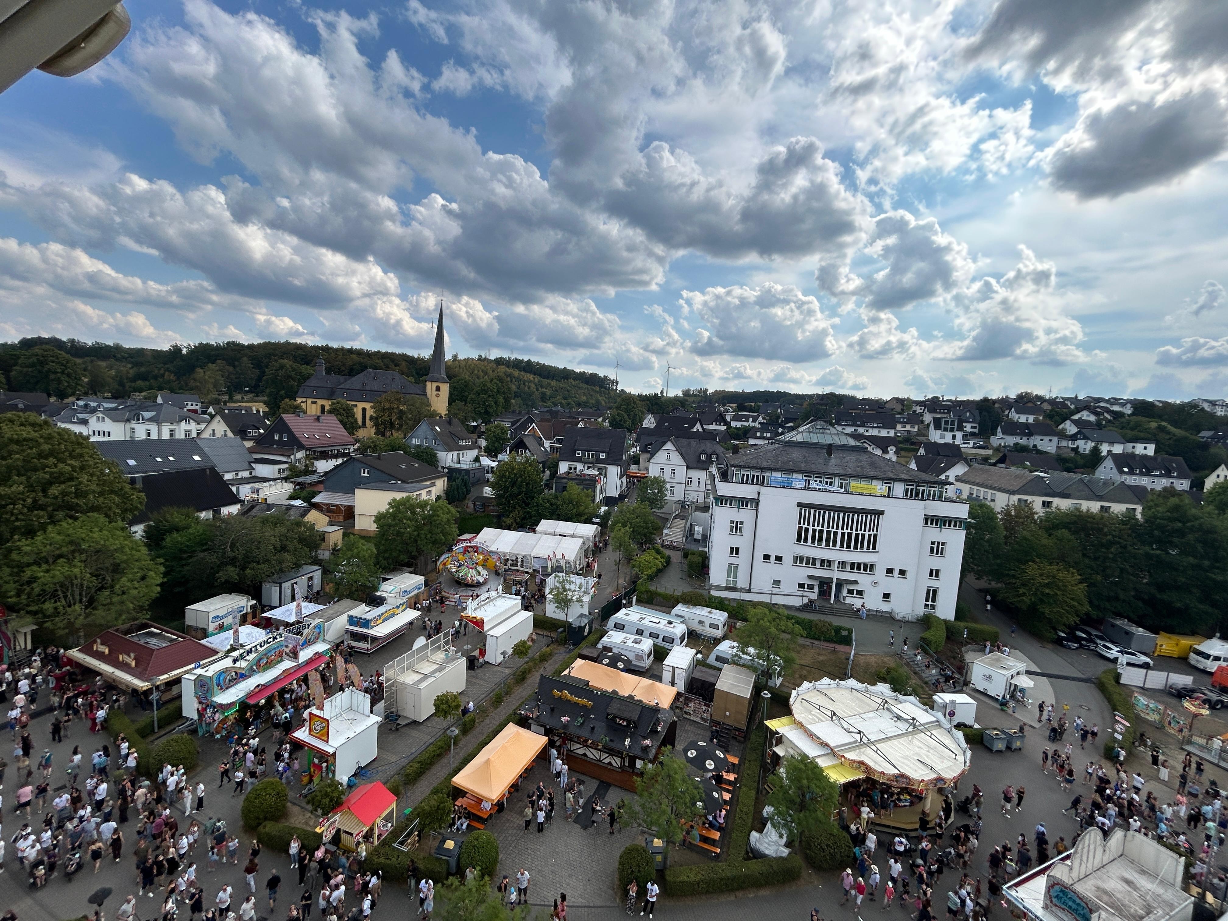 Eine Runde Riesenrad mit Bürgermeister Bernd Clemens. von Nils Dinkel