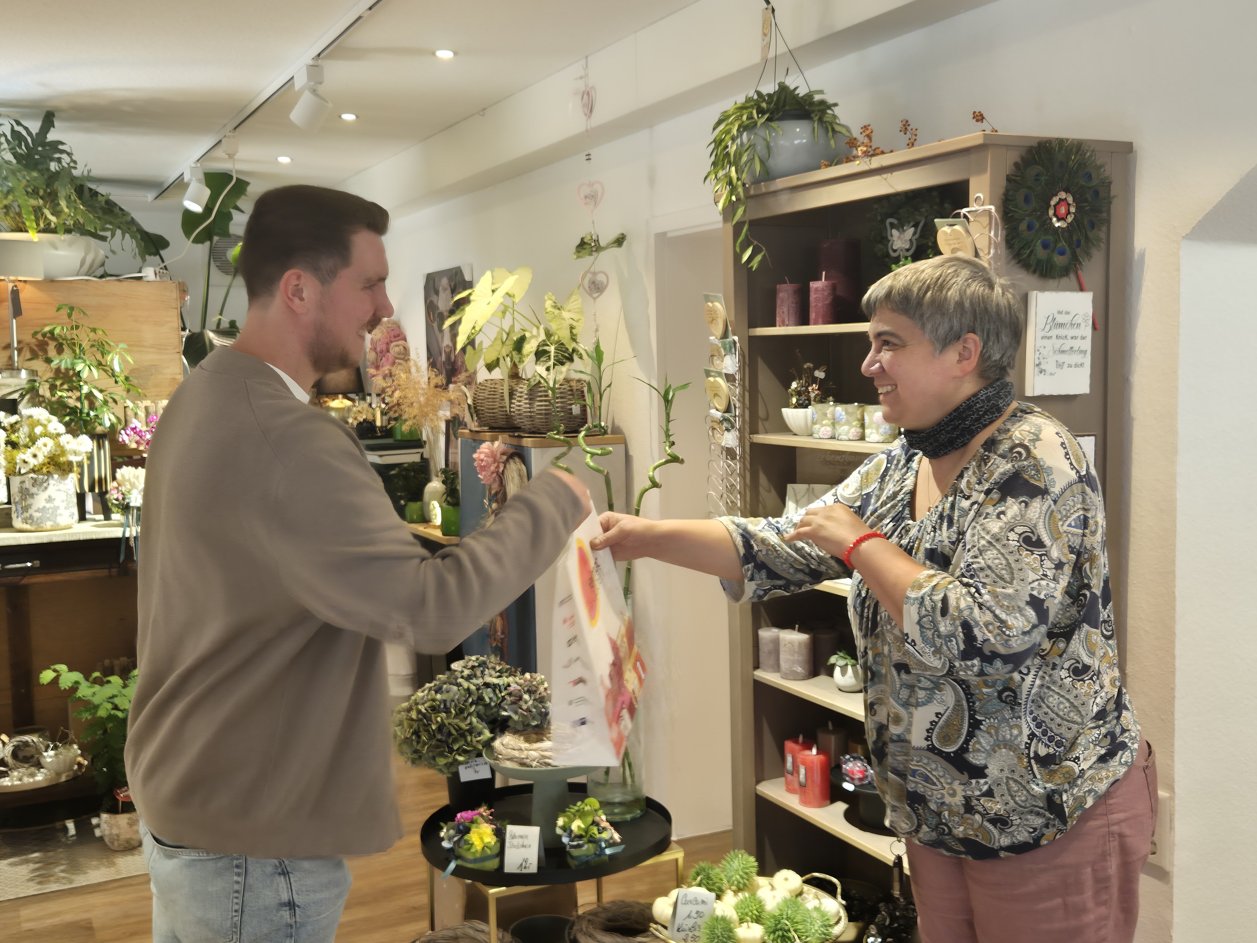 Bei Blumen Herb gibt es ein positives Stimmungsbild zum „Heimat shoppen“. von Nicole Voss